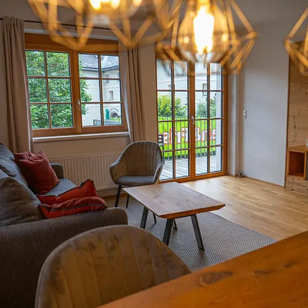 Dorfplatzl Loft * הוהנטאורן